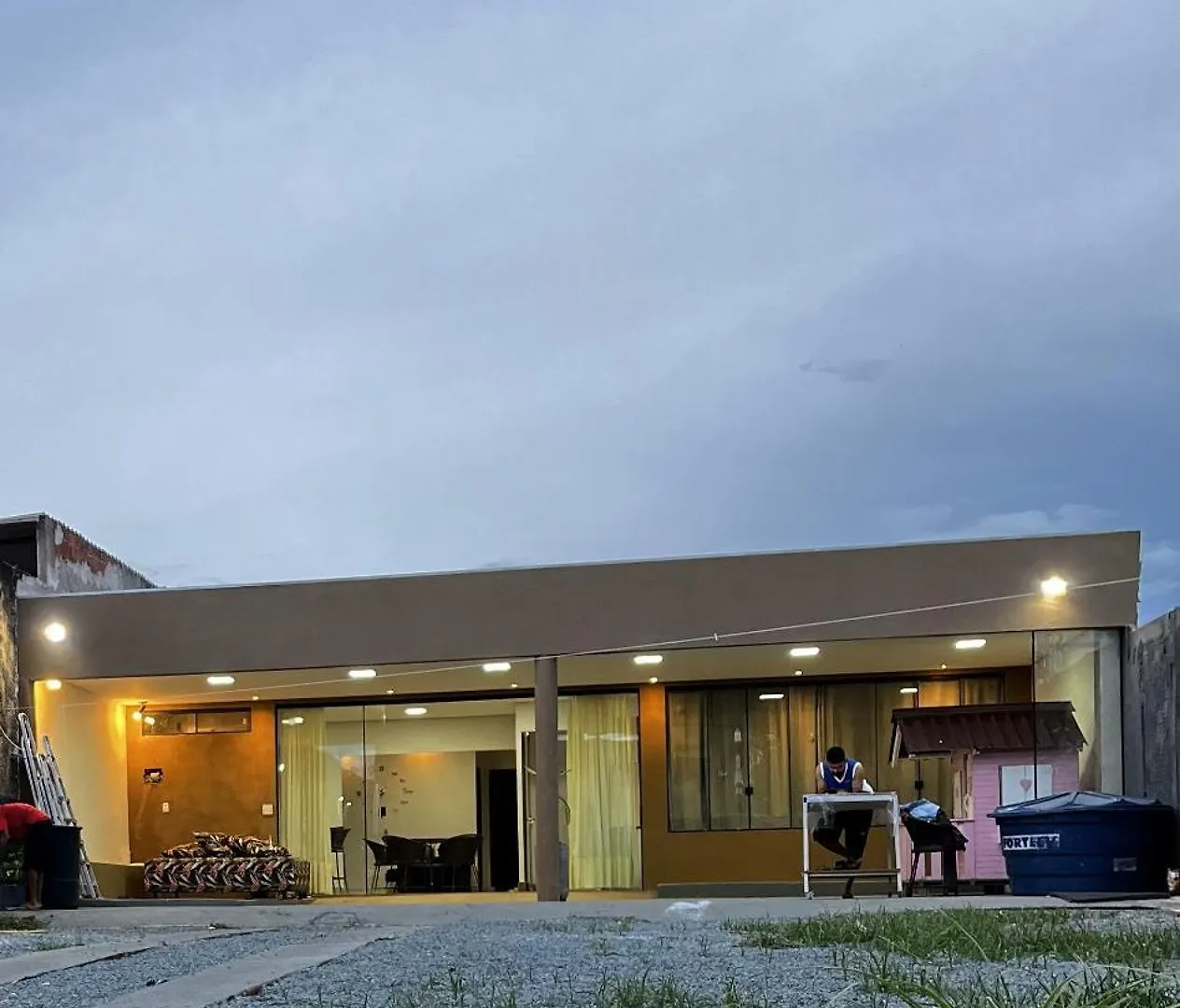 Sua Casa Em Brasilia! contacts